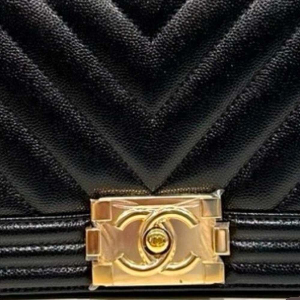 Chanel medium Boy Bag Caviar leather NWT - Picture 8 of 17